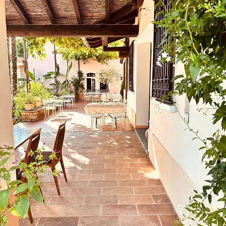 Della Posta Hotel